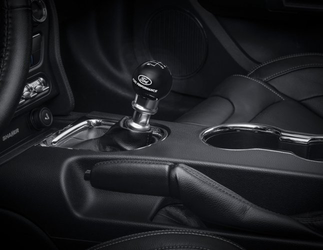 Sada řadicí páky vč. černé hlavice řadicí páky s logem Ford Performance - Ford Mustang (od 2015)