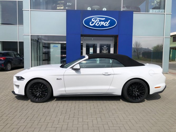 Ford Mustang GT Convertible, 5.0 V8, 10st. automatická